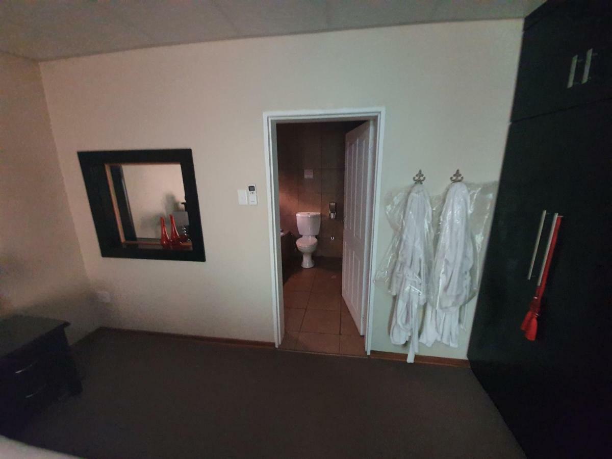 Leach Lodge Kuruman Exteriör bild