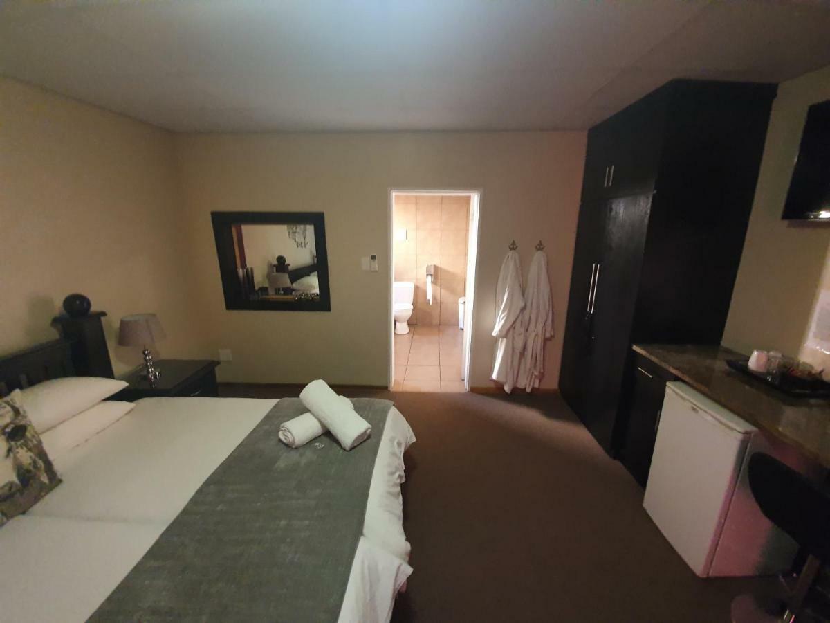 Leach Lodge Kuruman Exteriör bild