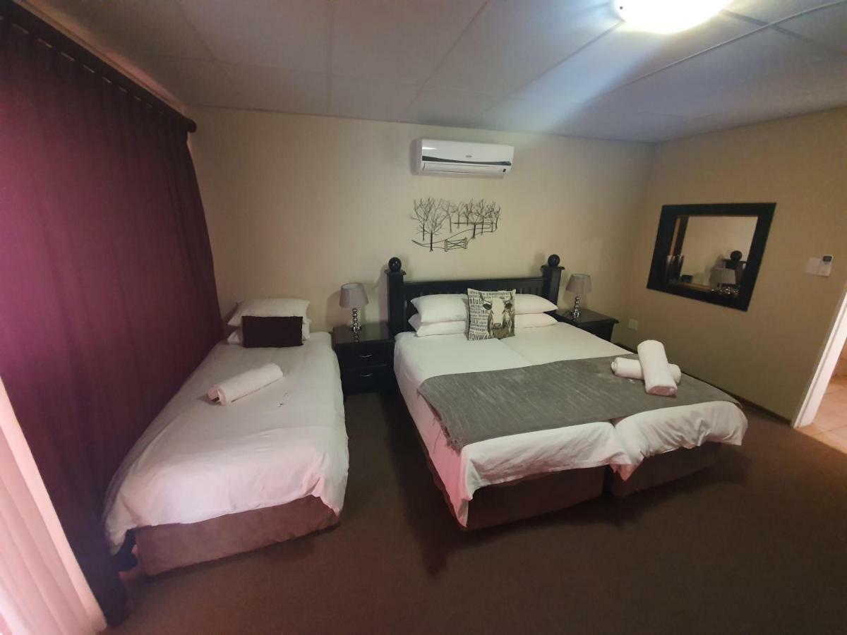 Leach Lodge Kuruman Exteriör bild