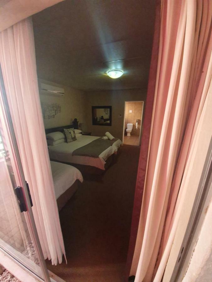 Leach Lodge Kuruman Exteriör bild