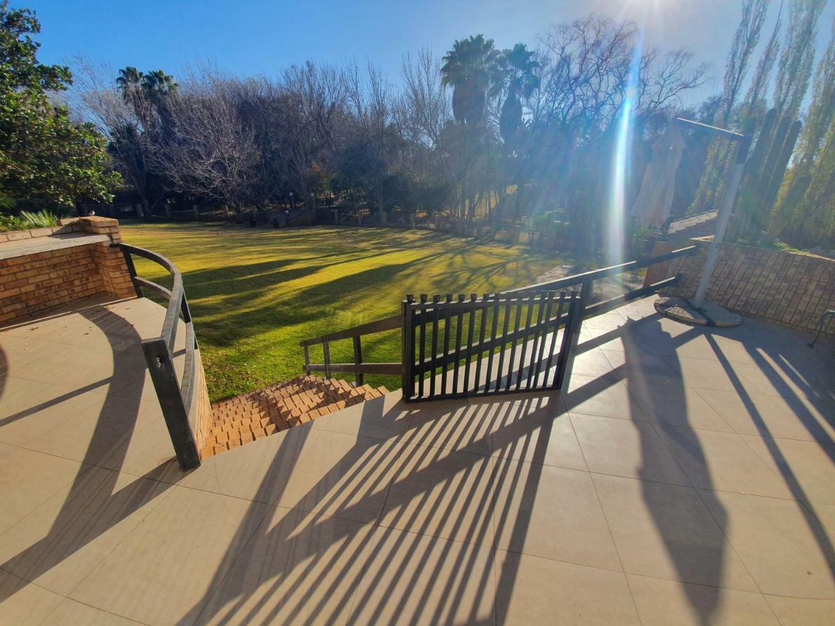 Leach Lodge Kuruman Exteriör bild