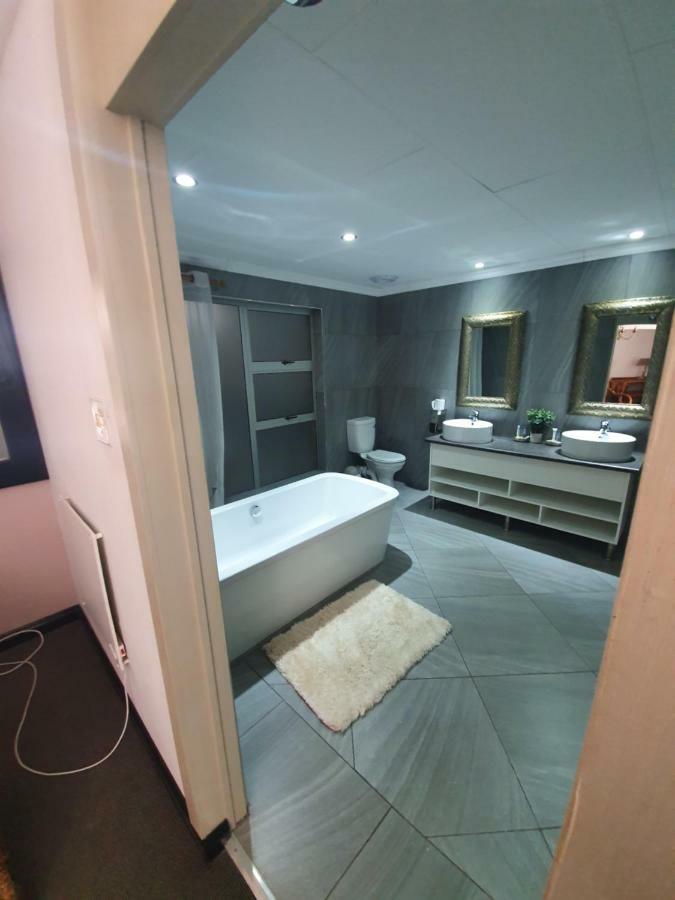 Leach Lodge Kuruman Exteriör bild
