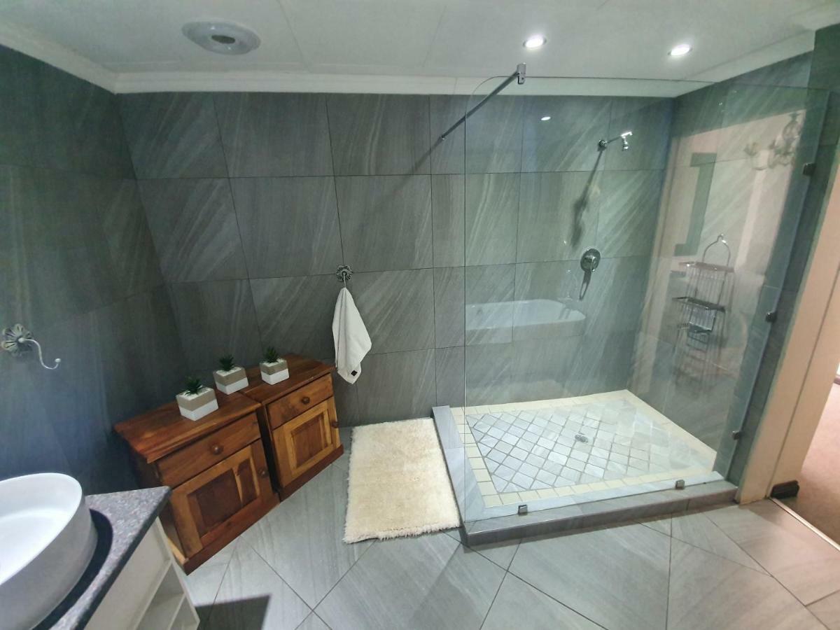 Leach Lodge Kuruman Exteriör bild