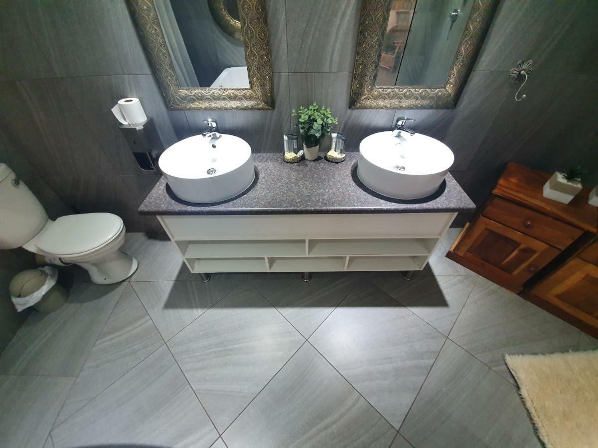 Leach Lodge Kuruman Exteriör bild