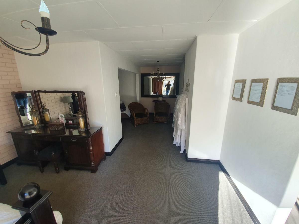 Leach Lodge Kuruman Exteriör bild