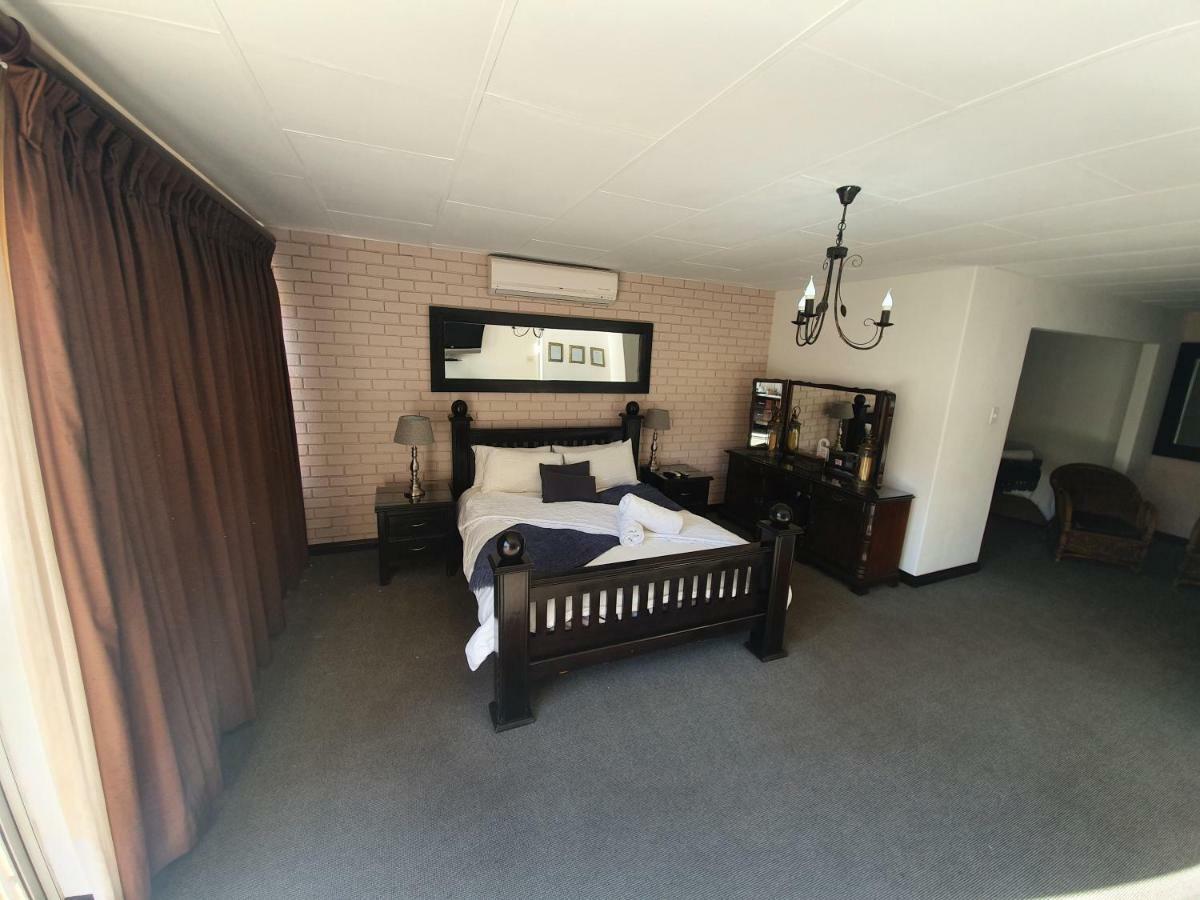Leach Lodge Kuruman Exteriör bild