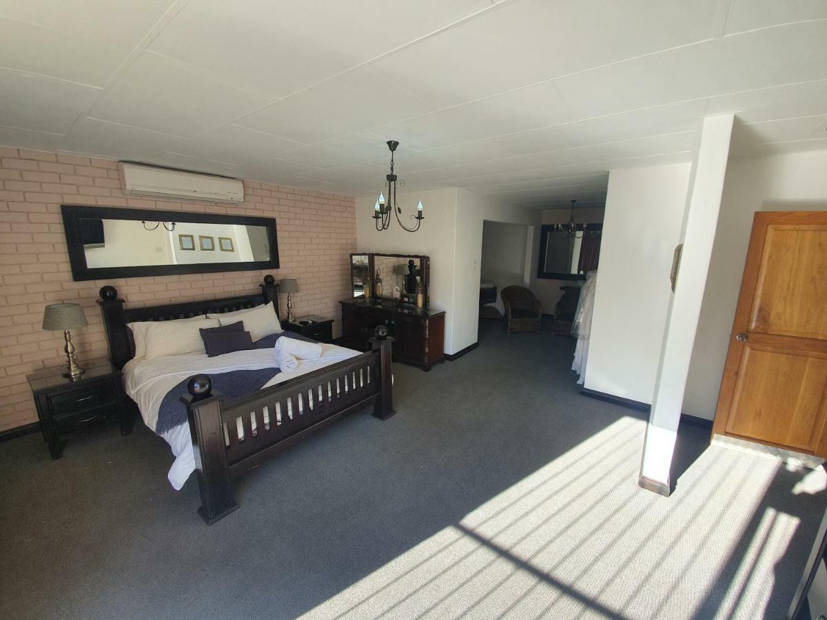 Leach Lodge Kuruman Exteriör bild