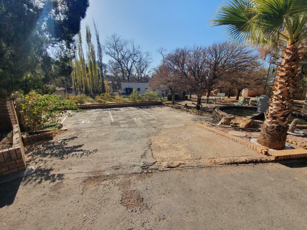 Leach Lodge Kuruman Exteriör bild