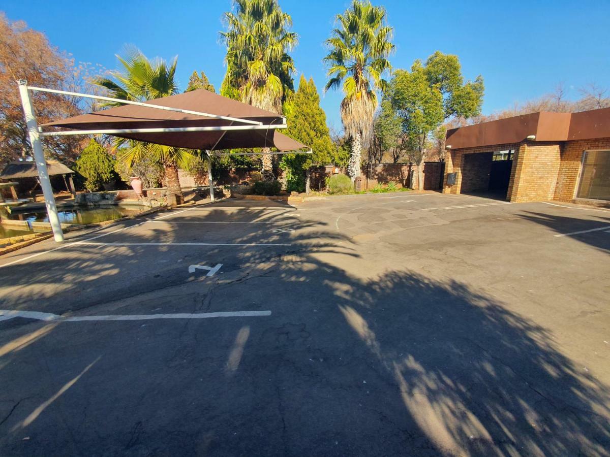 Leach Lodge Kuruman Exteriör bild
