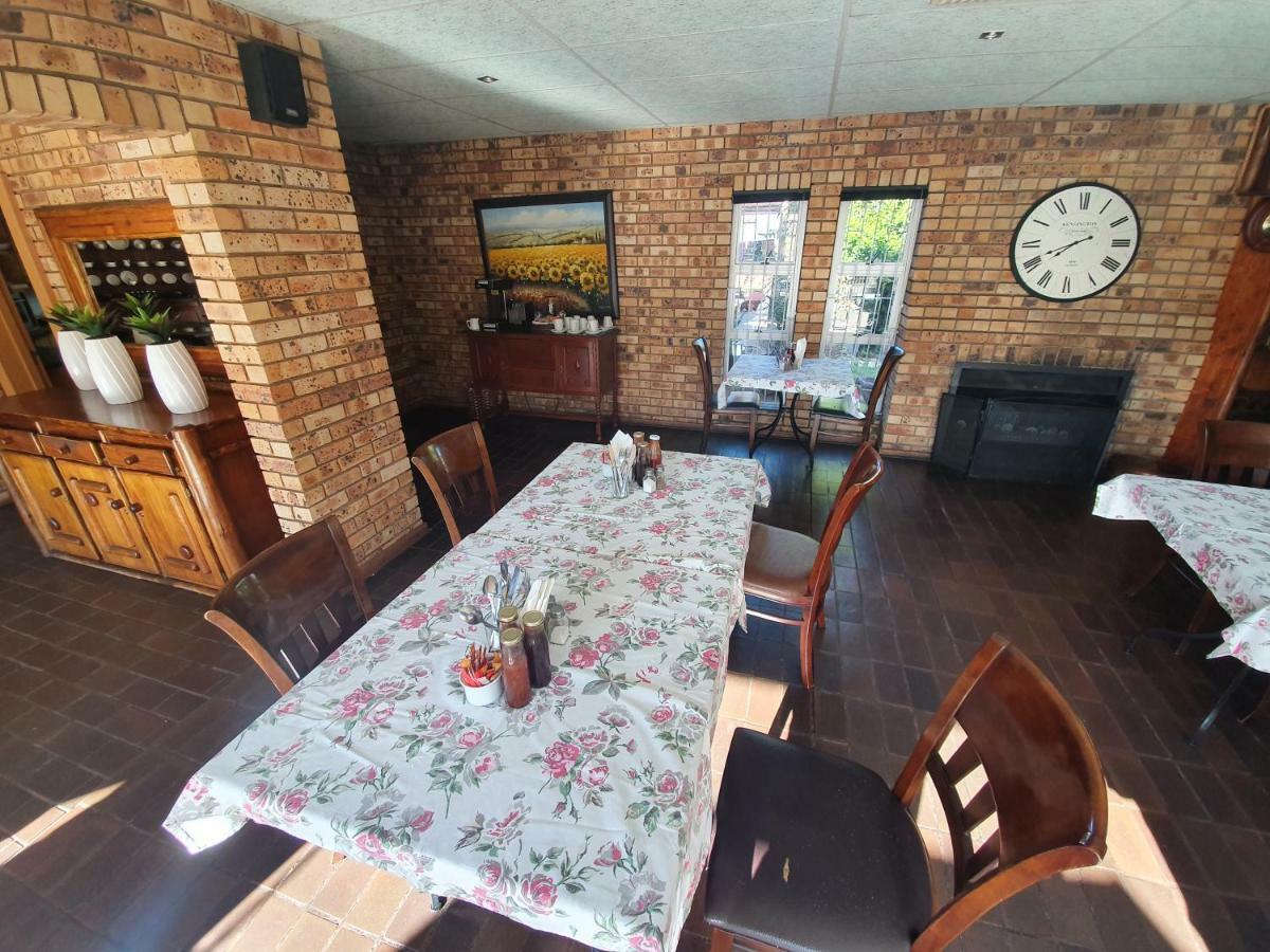 Leach Lodge Kuruman Exteriör bild